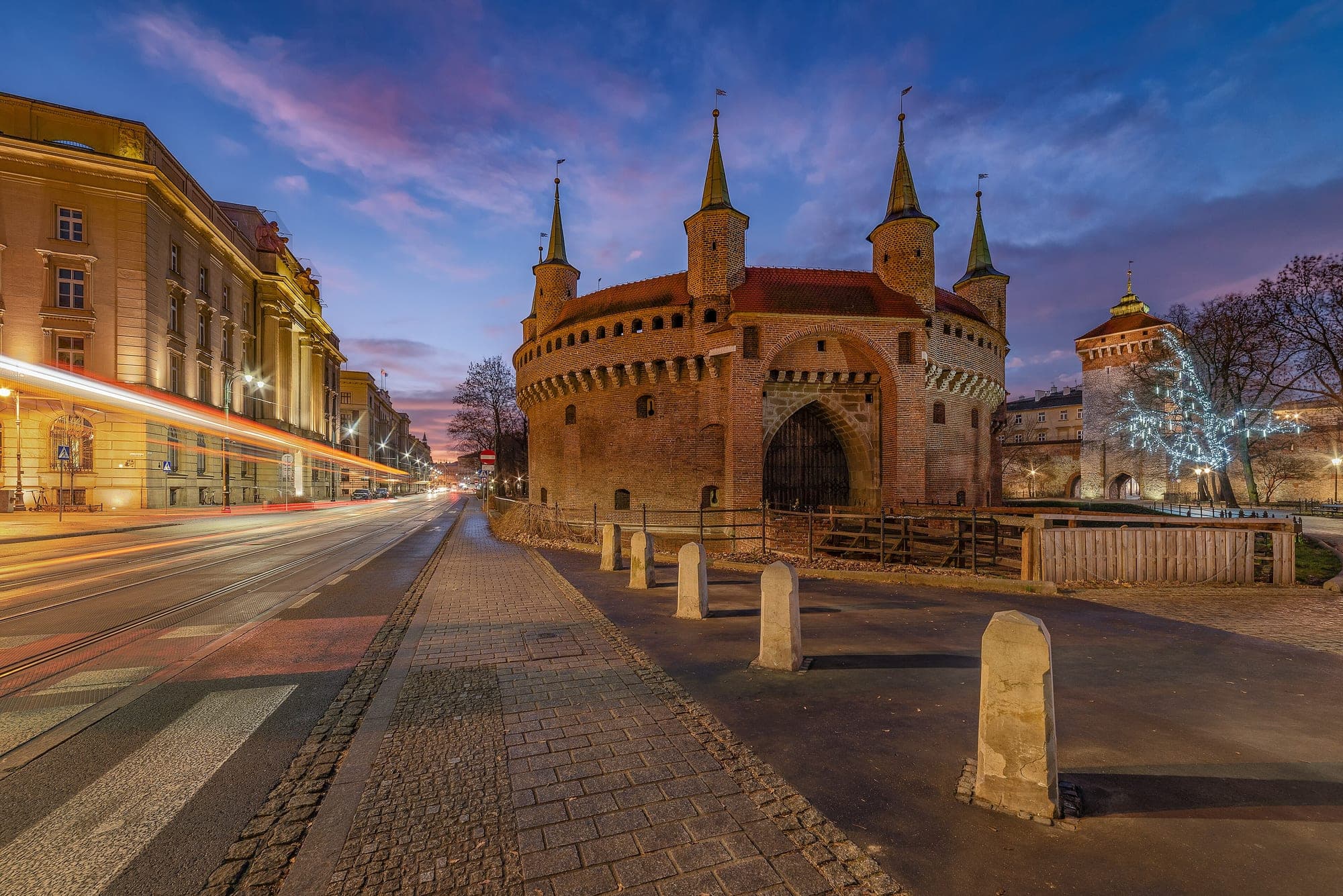 Barbakan przed wschodem słońca